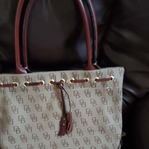 Dooney &Bourke